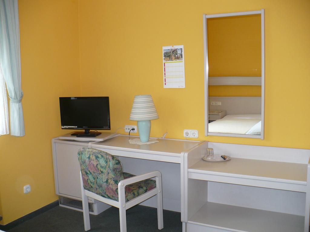 Hotel am Birkenweg Erlangen Zimmer foto