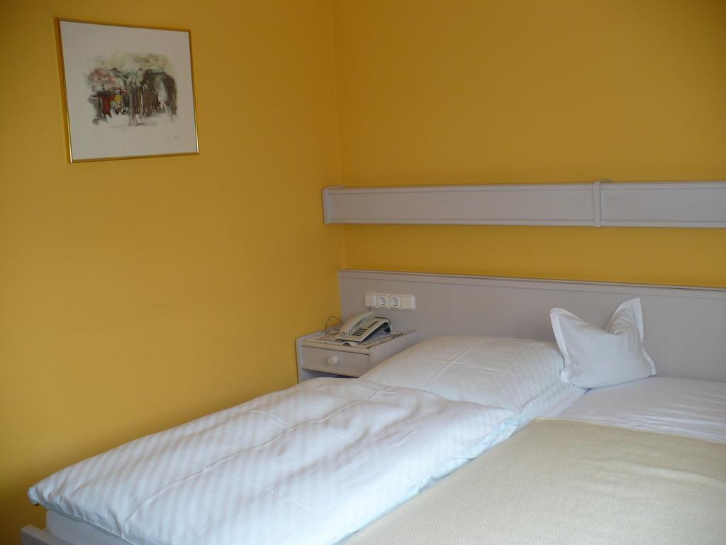 Hotel am Birkenweg Erlangen Zimmer foto